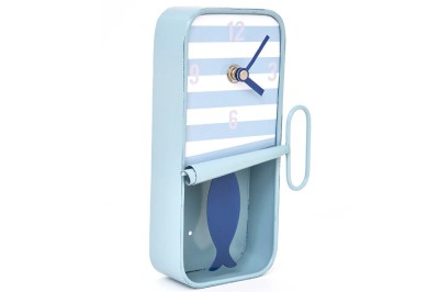 Horloge en fer-blanc