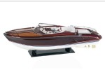 Modèle Riva Aquarama du célèbre chantier naval italien. Vente en ligne.