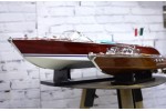 Modèle Riva Aquarama du célèbre chantier naval italien. Vente en ligne.