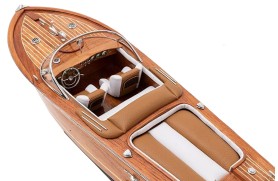 Bateau à moteur