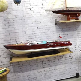 Modèles de yachts à moteur de luxe – Répliques miniatures élégantes pour les passionnés et les collectionneurs.